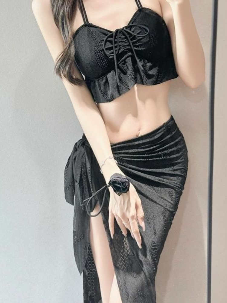 Women Fashion Outfits - Costume da bagno floreale a due