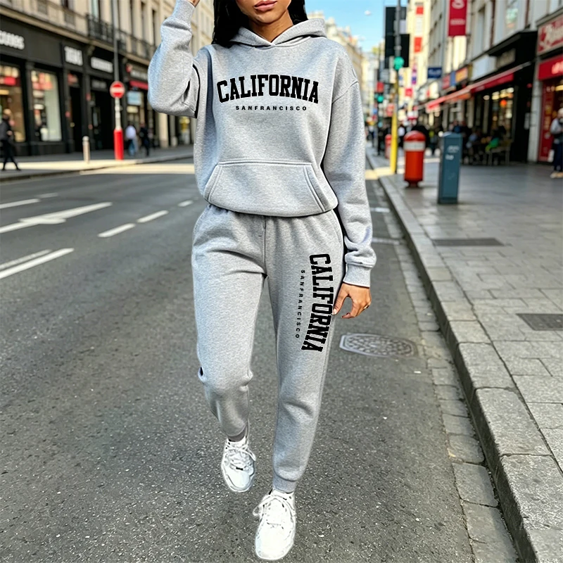 Women Fashion Outfits - Tuta Casual Urbana con Cappuccio e