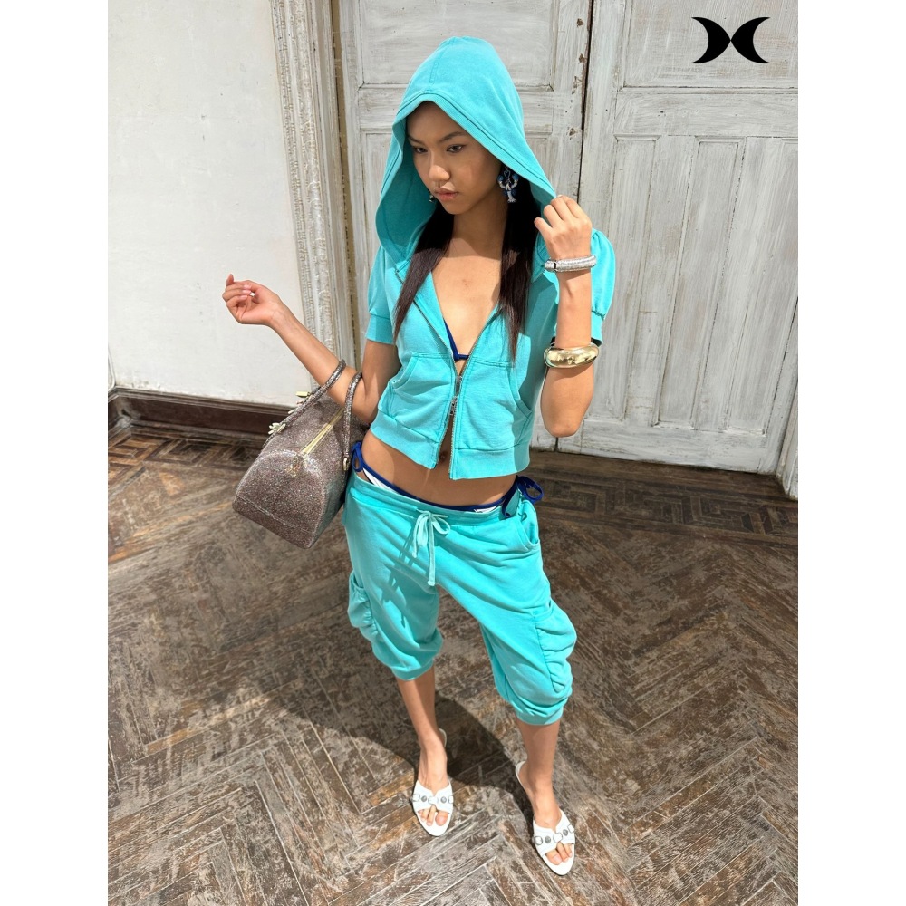 Women Fashion Outfits - Completo sportivo alla moda in tinta